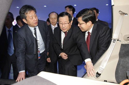 萬鋼親臨吉利展臺，高度評價智能化與物聯網技術融合創新